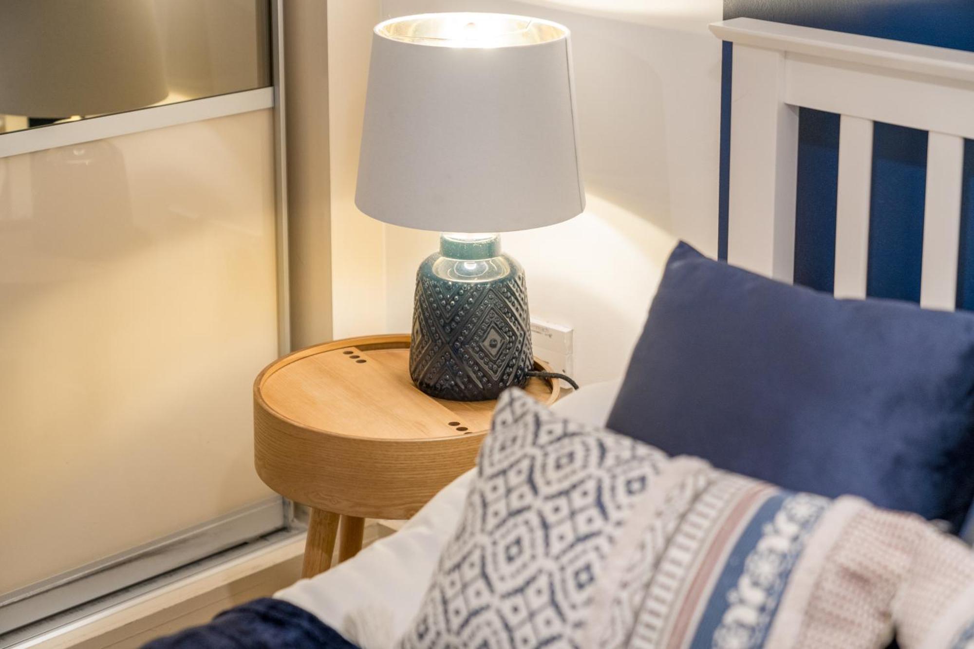Riverside 1 Bed Basement Flat Near Hampton Court Palace East Molesey Eksteriør billede