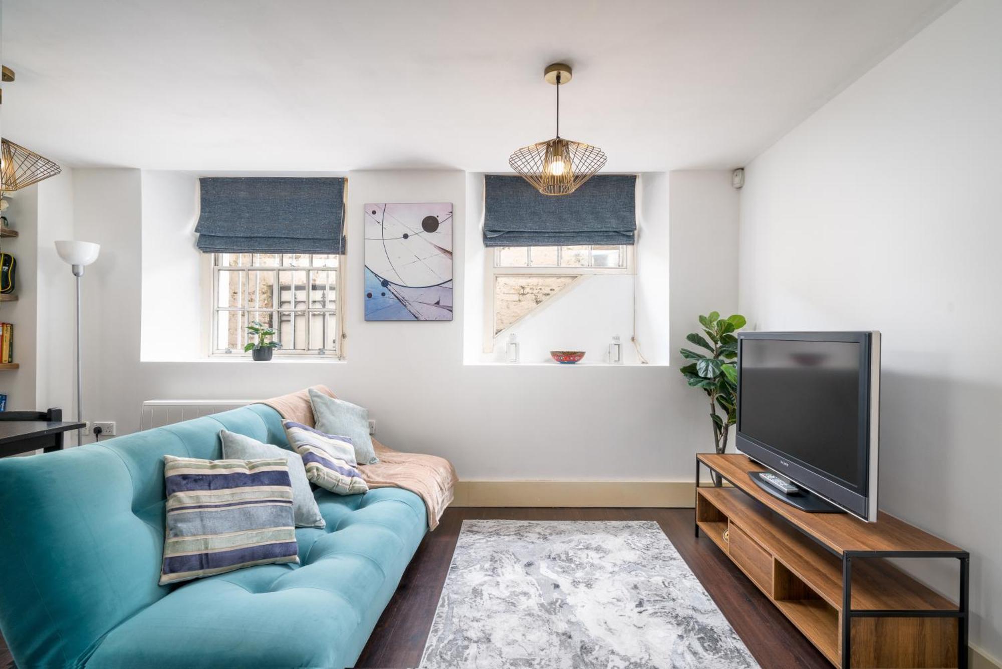 Riverside 1 Bed Basement Flat Near Hampton Court Palace East Molesey Eksteriør billede