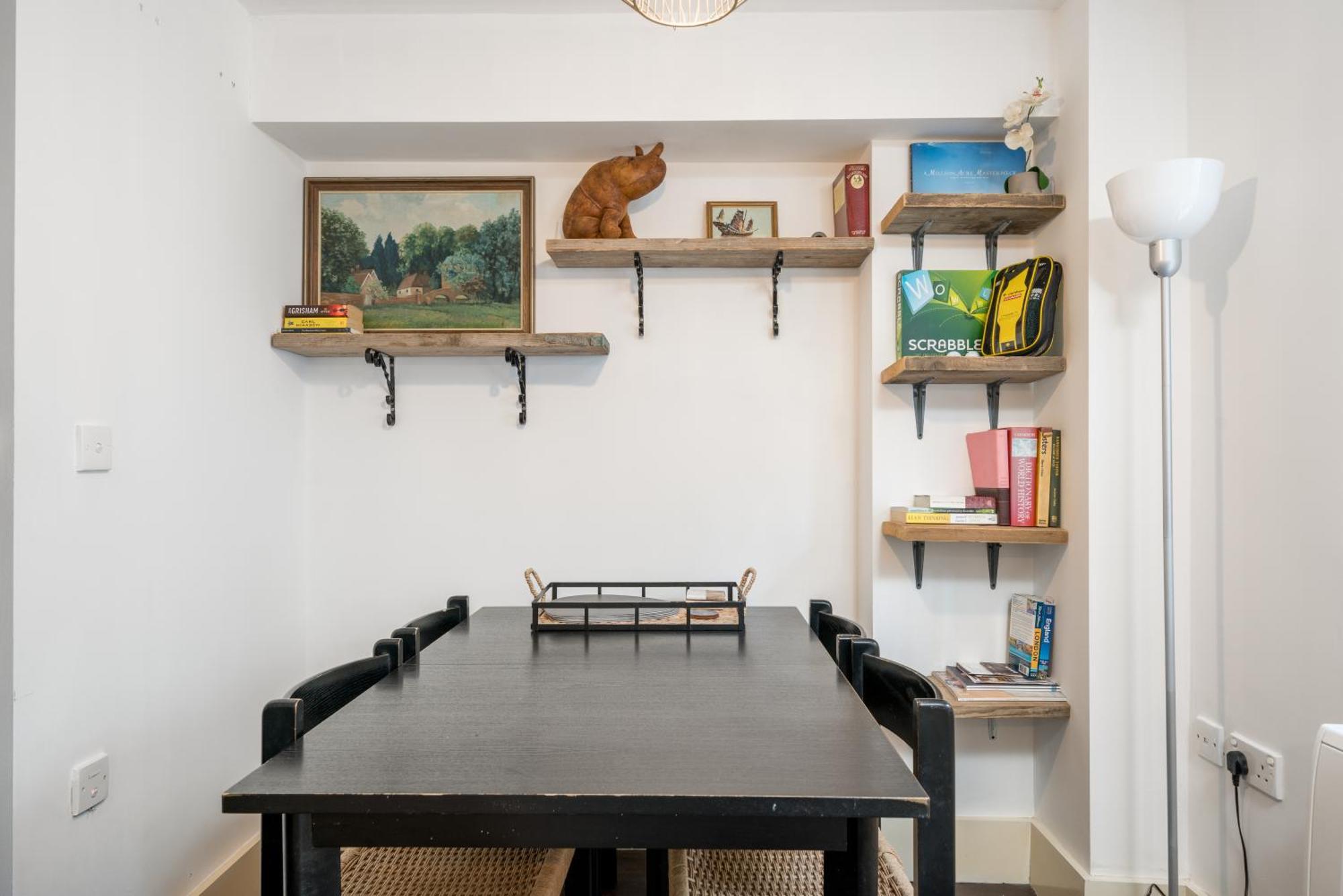 Riverside 1 Bed Basement Flat Near Hampton Court Palace East Molesey Eksteriør billede